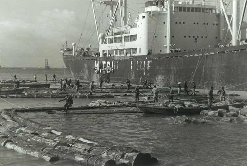 藤木企業株式会社より営業権を譲り受け、港湾運送事業を登録、更新