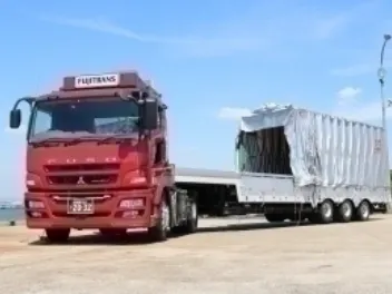 Accordion hood trailer